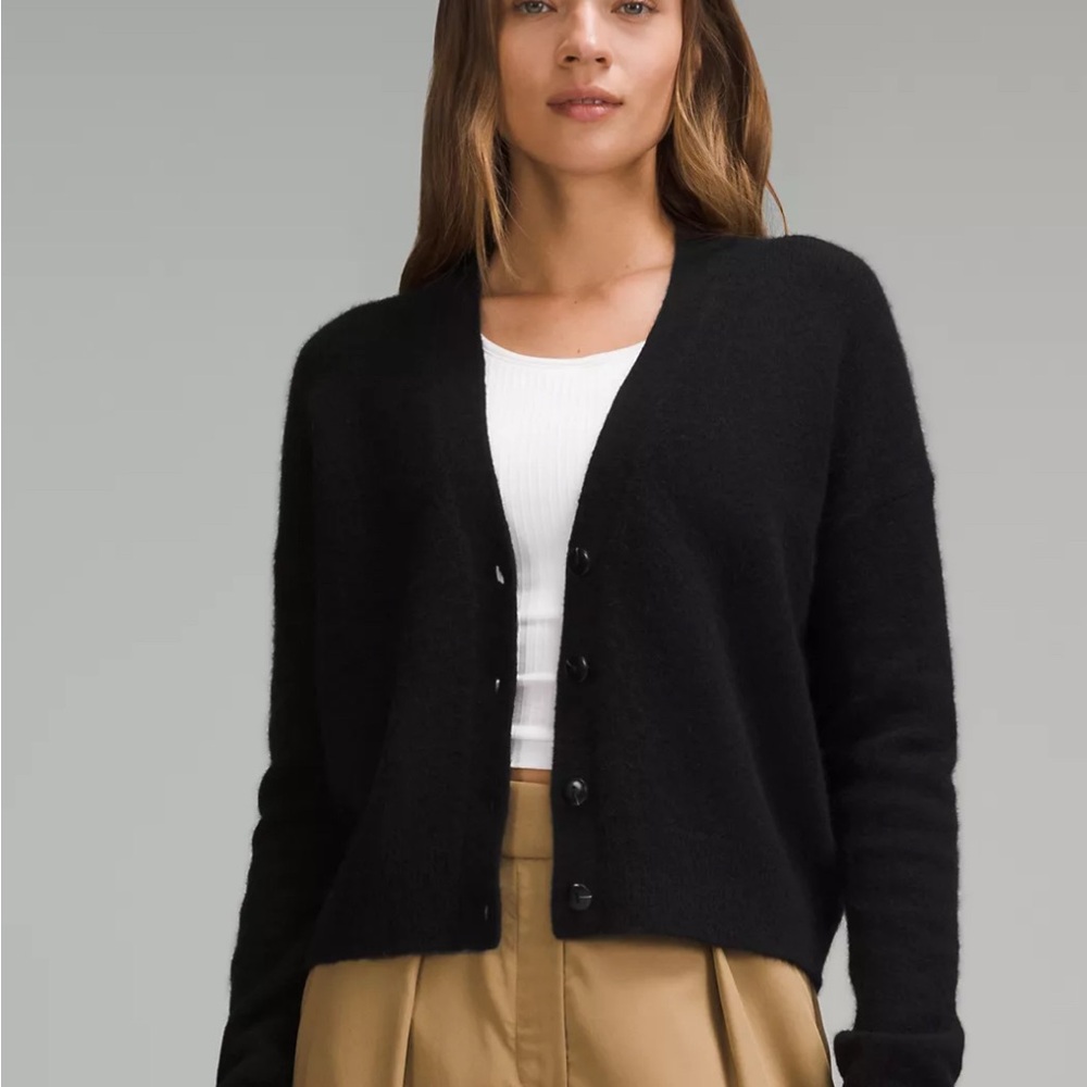 LULULEMON women’s black cardigan size medium